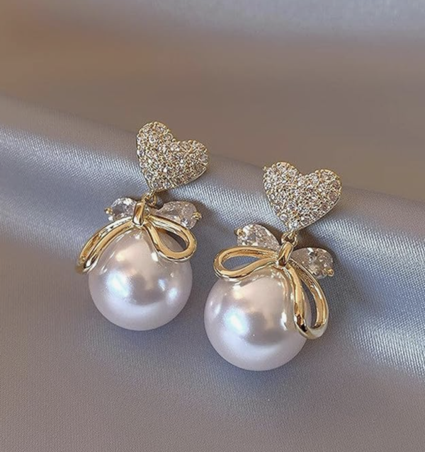 Women stylish Pearl Earrings - Image 3